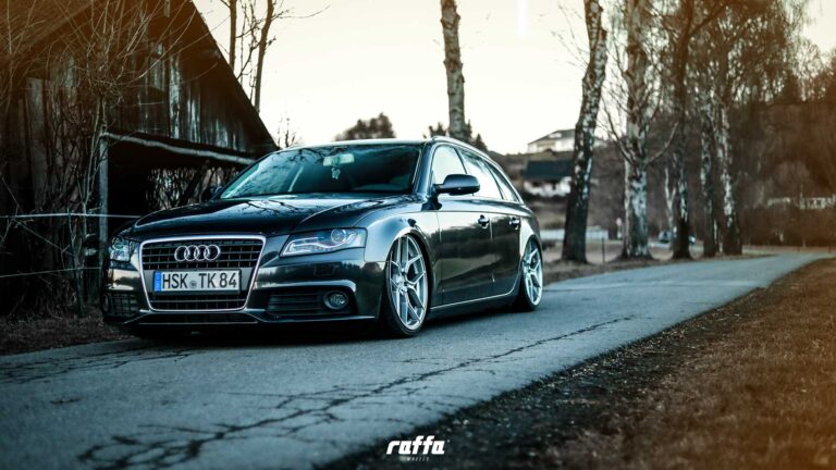 AUDI A4 AVANT-RS01 HYPERSILVER