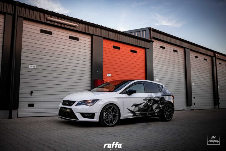 SEAT LEON 5F-RS01 MATT BLACK (@icke_ole @dnt_photography__)